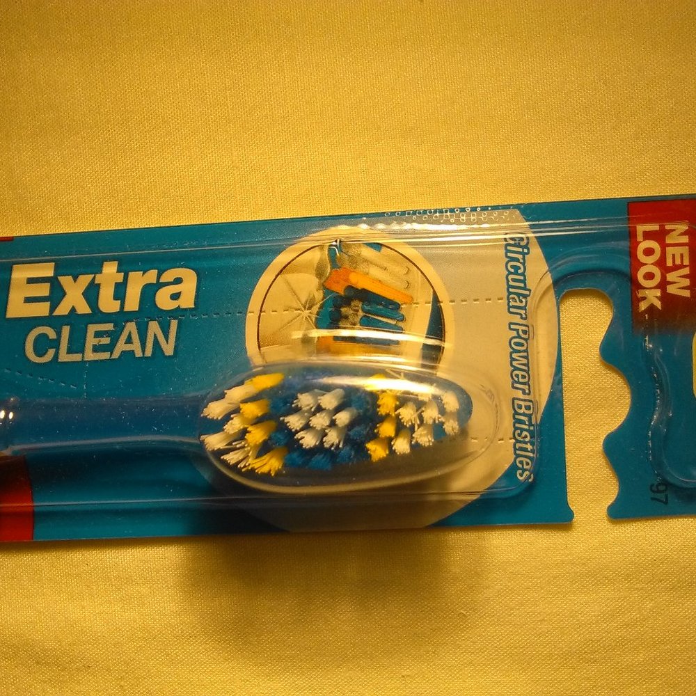 Adult Colgate Extra Clean toothbrush; size: Medium; New-Last ONE